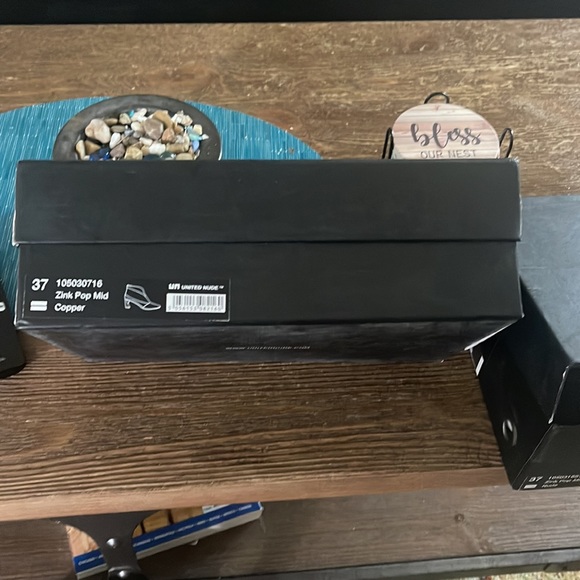 They are 2 small brand new - Picture 5 of 6